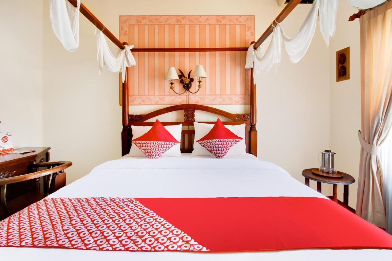 Oyo 3217 The Ts Homestay Malang Exterior photo