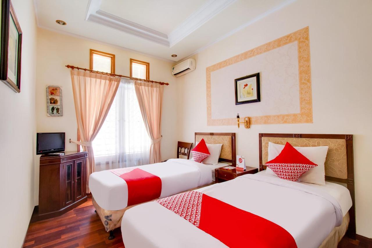Oyo 3217 The Ts Homestay Malang Exterior photo